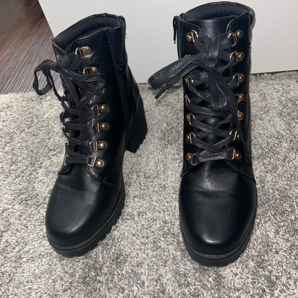 Combat boots